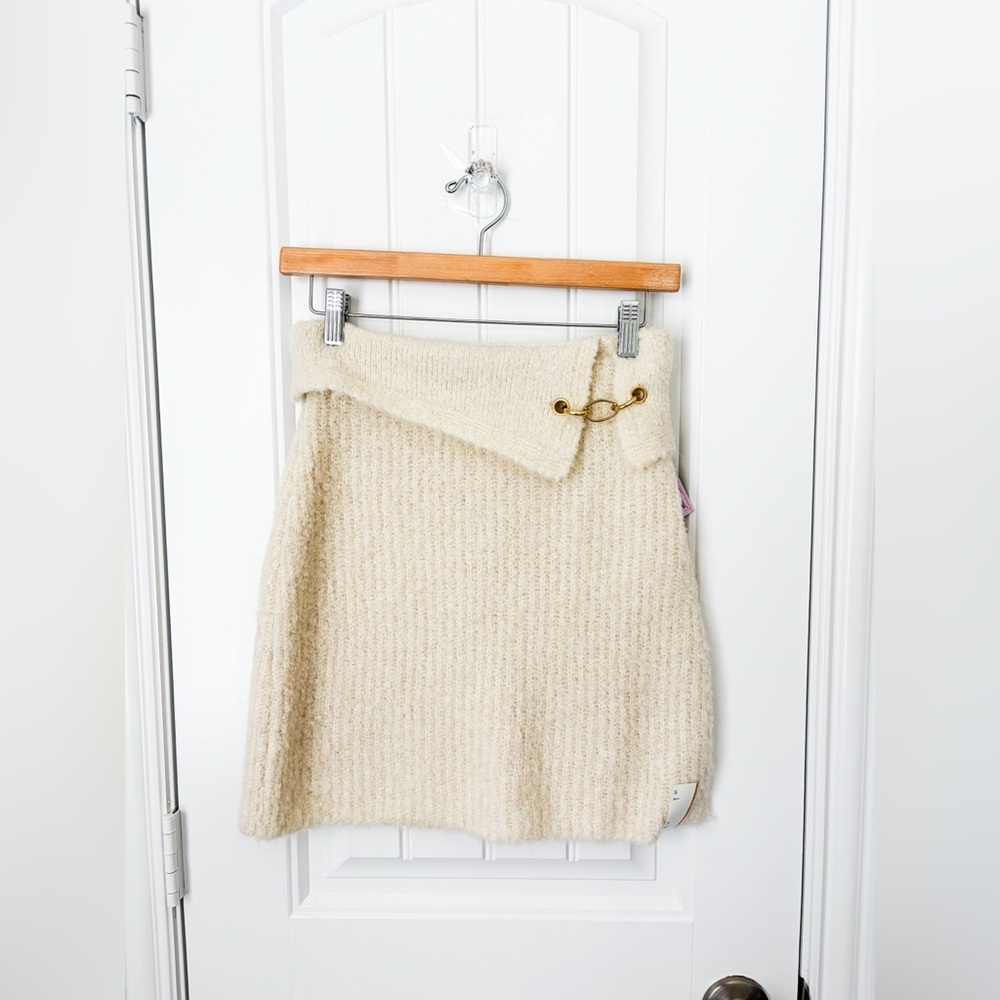 NWT Wild Fable Knit Skirt with Gold Clasp Size Small